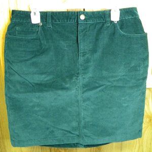 LL Bean “favorite fit” women’s green corduroy skirt / size 12
